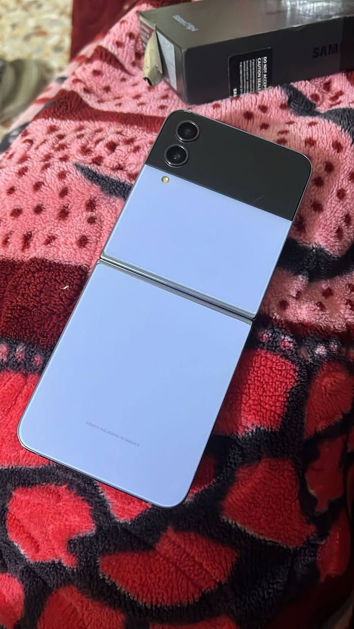 السلام عليكم جهاز سامسونگ للبيع السعر 170 وبي مجال
***********
