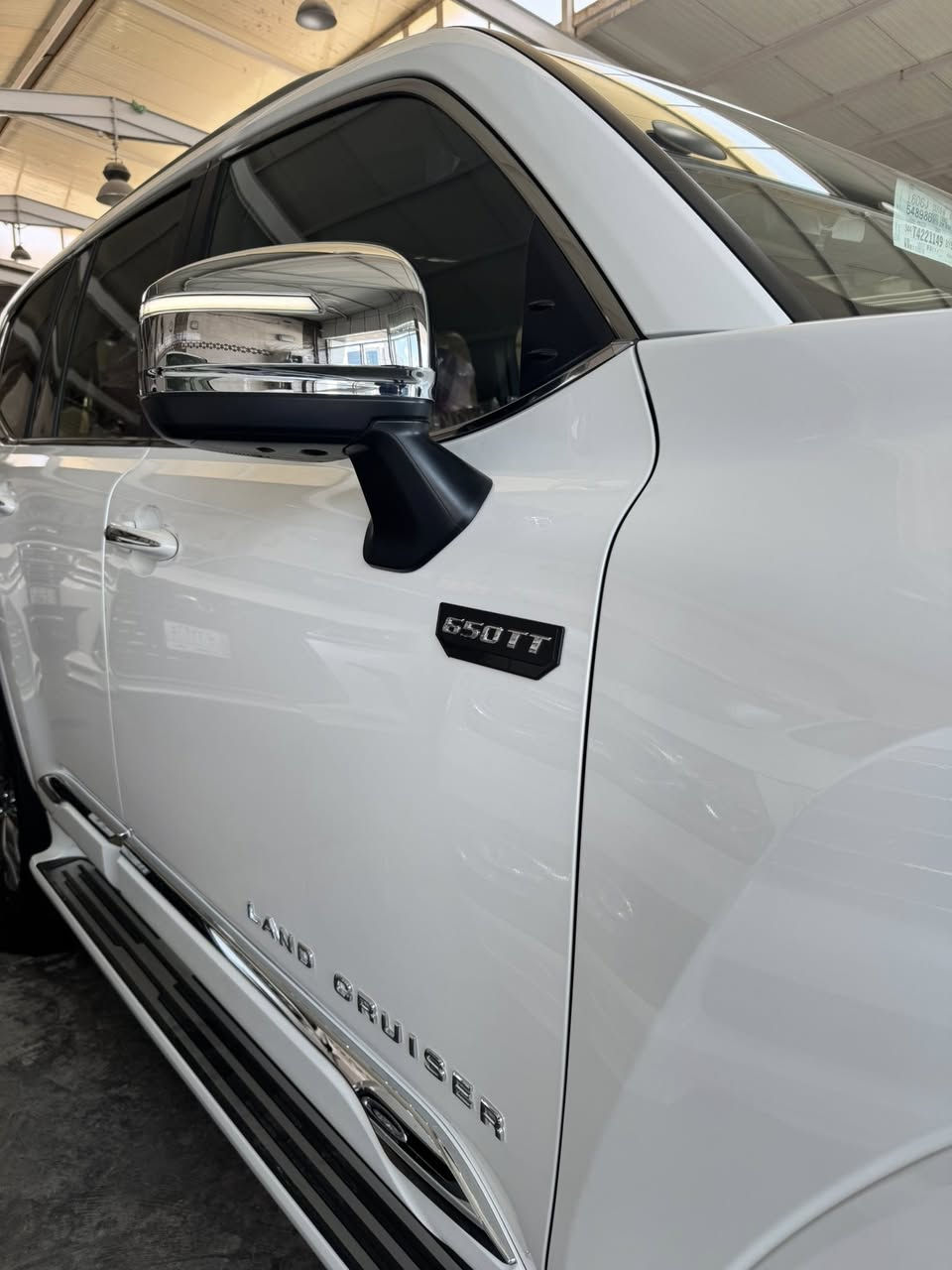 السلام عليكم 

لاند كروز 2026 ساس VXR 

فول مواصفات 1/1 

داخل احمر 

ابواب شفط 

سياره محرك 3.5 تون توربو بانزين 

عداد المسافه صفر كيلو متر 

للأستفسار اكثر يرجى الاتصال على الرقم 

***********
