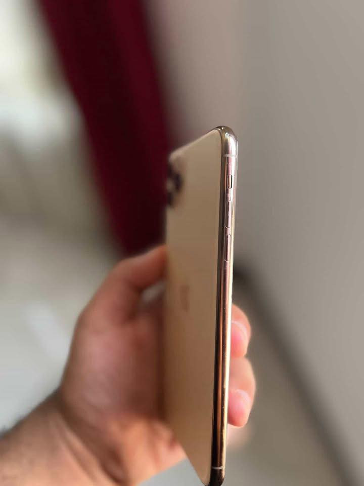 مكلف بالنشر
iPhone 11pro max 
كما موضح بالصور ممفتوح
بي رجه بالكاميرا الثانيه ونقطه بالشاشه ممأثره ؏ الجهاز 
ممفتوح بطاريه73
ذاكره 256
للأسفسار مراسلة أو الاتصال على الرقم
***********
السعر 275 وبي مجال بسيط
