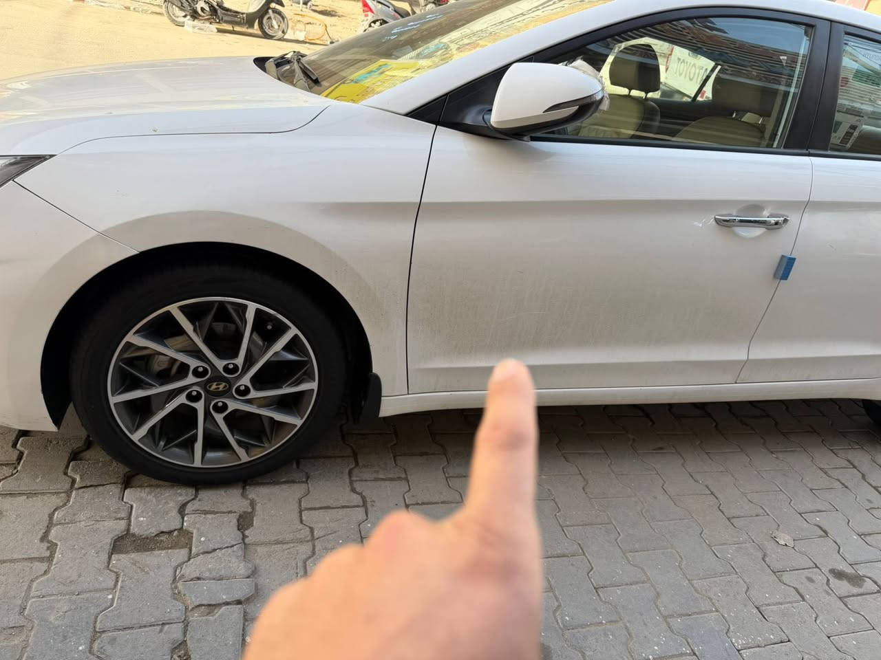الانتره ٢٠٢٠ خليجي فول واحد على واحد بيه بارد باب السايق وشويه بل جاملغ باقي كفاله السيارة بل صندوك سبير منازل ٥ ويل كب محرك الفين دوش برغي بل مكينه مامفتوح ماشيه ٩٠ الف السيارة كراتين السعر ١٦٠ بيه مجال شي قليل عنوان النجف الاشرف موشراي اعبر المنشور ***********
