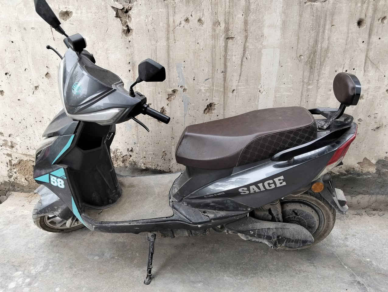 السلام عليكم ورحمة الله وبركاته
اخوان عندي هاي الدراجه للبيع شحن بيه عطل بسيط بلماشه وكسر بلكفر؟؟؟
وهذا رقمي أي استفسار 
***********
***********
