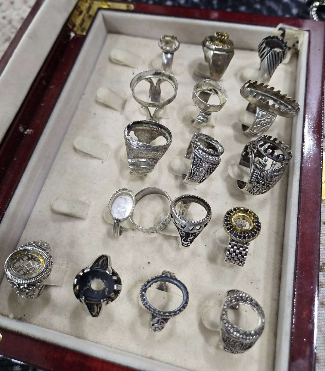 مجموعة قوالب فضه للبيع 925 و 1000 .... الوزن 611 غرام صياغات يدويه ... سعر الغرام 4000 قفل ... للاستفسار التواصل خاص


**إذا كنت صاحب هذا الإعلان وتريد حذفه لأي سبب، رجاءا أرسل رسالة إلى الدعم الفني**