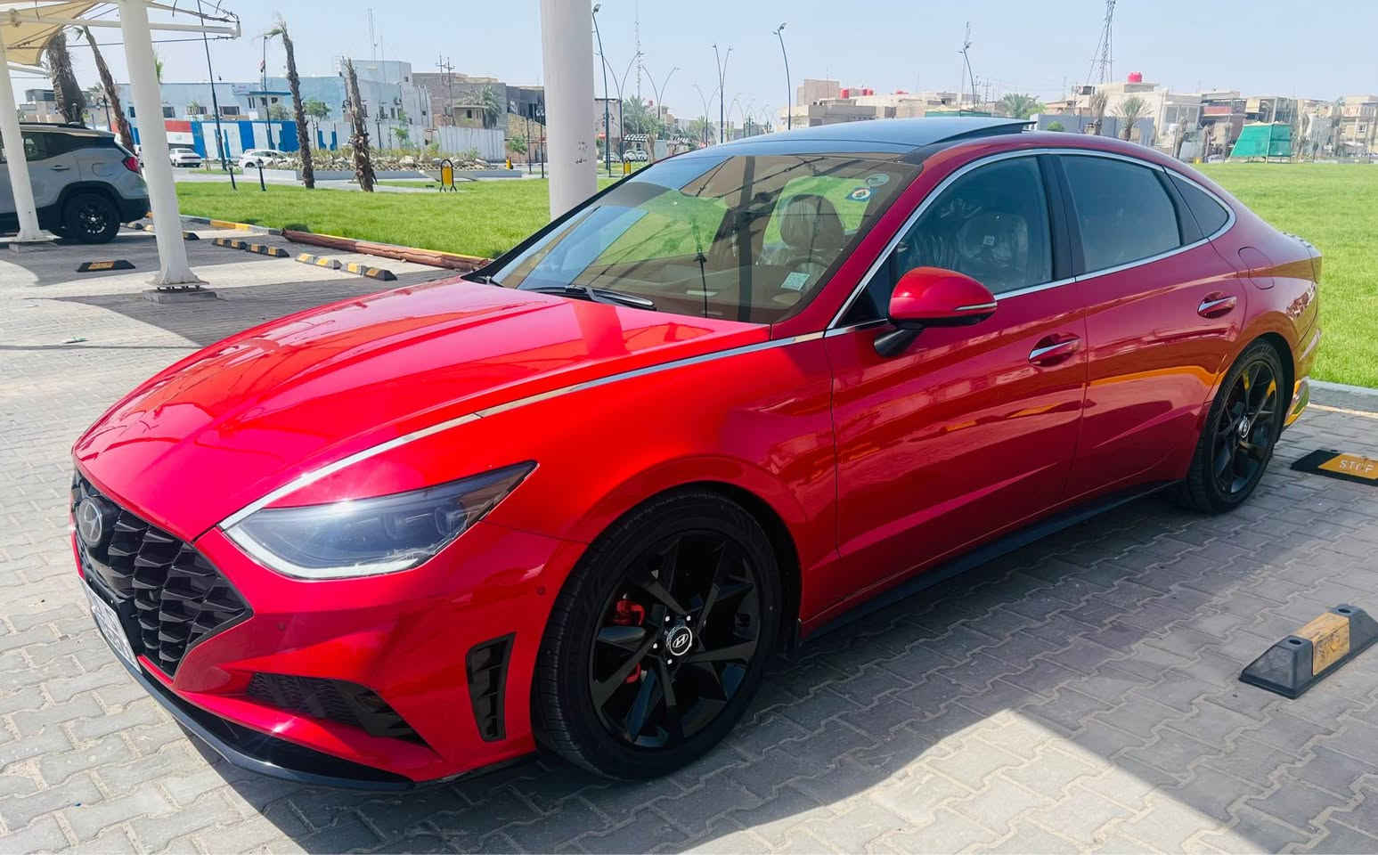 سوناتا  لمتدد 2021 رقم بغداد بأسمي 
الفئة الوحيدة اللي تجي بيها 
١- داتا شو بالزجاج الامامي 
٢- كاميرات محيطية ( 4 كاميرات )
٣- تحريك بالبصمة للامام و الخلف 
٤- الكشنات الامامية تبريد + تدفئة
٥- الكشنات الامامية اثنينهم كهرباء 
+ كشن السائق وضعيتين خزن ميموري 
٦-  ( 6 حساسات امامية )

مواصفات السيارة الباقية ………….. 
محرك 1600 توربو … طيارة و اقتصادي جداً 
سقف بانوارما قطعتين
قطعتين تبريد … امامي + خلفي
سستم سماعات Bose متكون من 12 سماعة
مع مضخم صوت خارجي 
الزجاج الامامي و الخلفي اوتو
رادار امامي و خلفي و جانبي 
حساسات امامية و خلفية
نقاط عمياء عند تغيير المسار 
حساسات بالابواب للتنبيه عند فتح الباب و سيارة قادمة من الخلف 
شاشة كبيرة ( تختلف عن باقي الفئات ) 
تدعم الكار بلي و الاندرويد اوتو
قيادة ذاتية 
شاشة رقمية للعدادات و الكيجات متغيرة عند تغيير نظام القيادة
4 وضعيات للقيادة 
‏Normal-costum-sport-sport plus
انارة داخلية متغيرة 7 الوان بالدشبورد و الابواب 
نظام المحافظة على المسار 
كروس ( تحكم بالسرعة )
شاحن وايرلس لاسلكي 
منافذ للشحن امامية و خلفية
تبريد بيانو 
قطعتين تبريد امامي و خلفي
تبريد منفصل للراكب و السائق
دخول ذكي و انارة ترحيب 
قفل ذاتي عند الابتعاد 
فتح الصندوق الخلفي عند الاقتراب 
اشارات بالمرايا الجانبية 
تشغيل عن بعد 
انارة led امامية
بگ لايت خلفي led 
تدفئة ستيرن
نظام Auto Hold
يعني بالازدحام تضغط البريك ضغطة وحدة و تشيل رجلك تبقى السيارة لازمة بريك لحد ما تضغط عالبنزين يلة تمشي 
نظام تنبيه اذا تحرك السير وانت بقيت واكف تنبهك
الماسحات الامامية اوتو بالمطر
ويل كب بلادي حجم 18 
تخم اطارات بيرلي بلادي مال سيارة
هاند بريك بصمة كهربائي
نظام ترحيب صوتي

سيارة جديدة و كل شي على وضع الشركة كير محرك كهربائيات راديترات منظومة التبريد و غاز الشركة البلادي
تبريدها بشرط ( ثلاجة ) باقصى درجة حرارة
سنوية جديدة ، 
حادثها مدكر امامي بس بدون ايرباك والباقي كفاله للبيع 170 وبيها مجال قليل البصرة, العراق


**إذا كنت صاحب هذا الإعلان وتريد حذفه لأي سبب، رجاءا أرسل رسالة إلى الدعم الفني**
