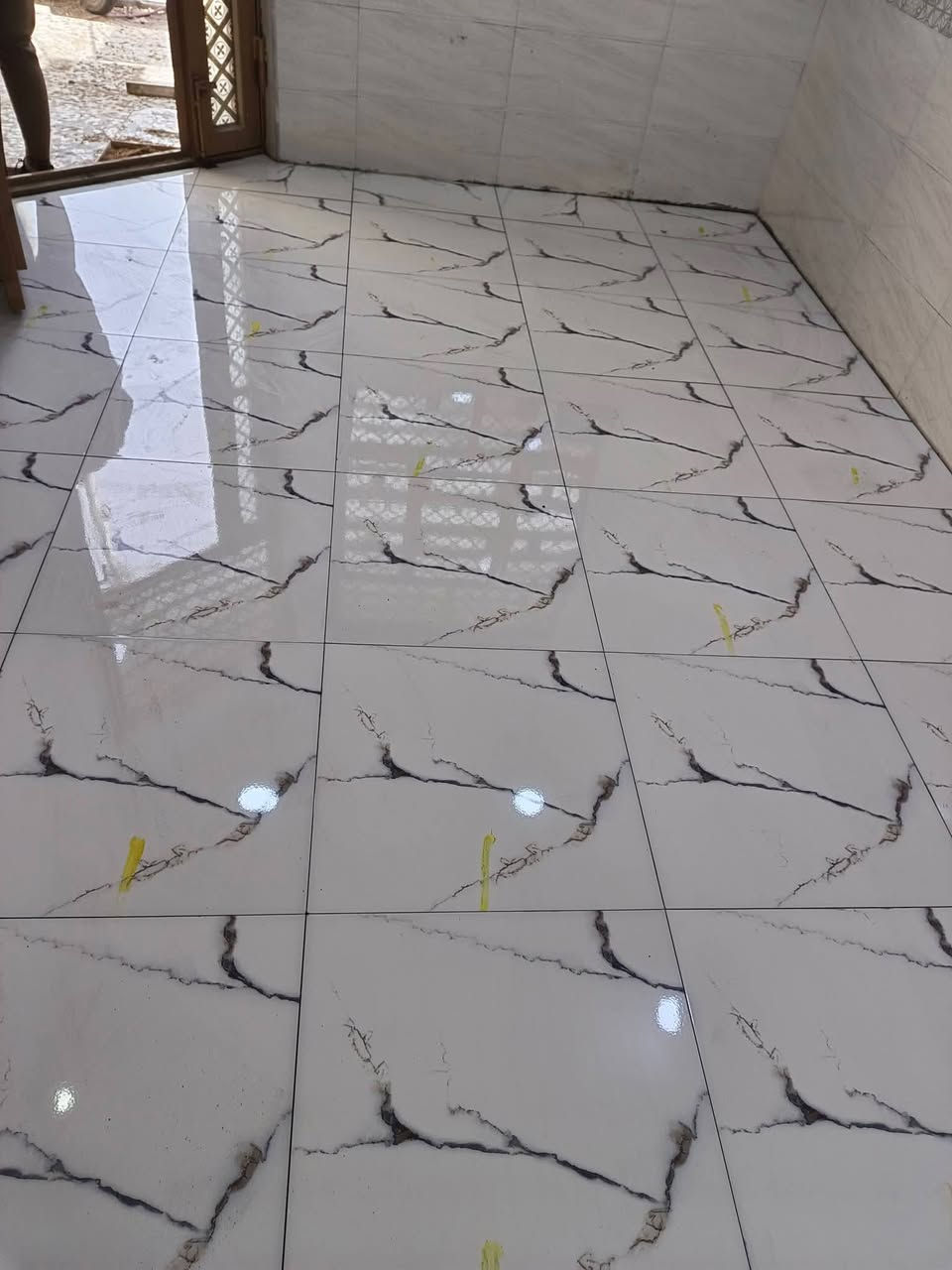 سلام عليكم ورحمة الله اخوكم خلفه سيراميك جدران وارضيه مرمر كاشي بورسلين اسعارنا مناسبه ويوميه نطلع  ومتر نشتغل مكاني كربلاء الامن الداخلي *********** اتصال او واتساب وبالخدمه
