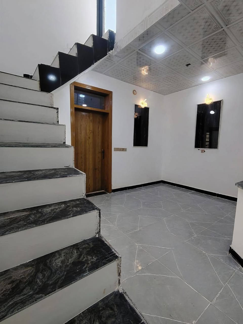 بيت للبيع مساحه 50 طابو زراعي سند 25 قرار محكمه
بسعر 21وبي مجال
عنوان البيت نجف مقابل  قرية الغدير   تفاصيل 
غرف نوم 1صاله مطبخ  وصحيات 

عنوان المكتب مقابل قريه الغدير عمود 262مكتب النور للعقار 
للاستفسار اتصل على ***********أو مراسله واتساب
