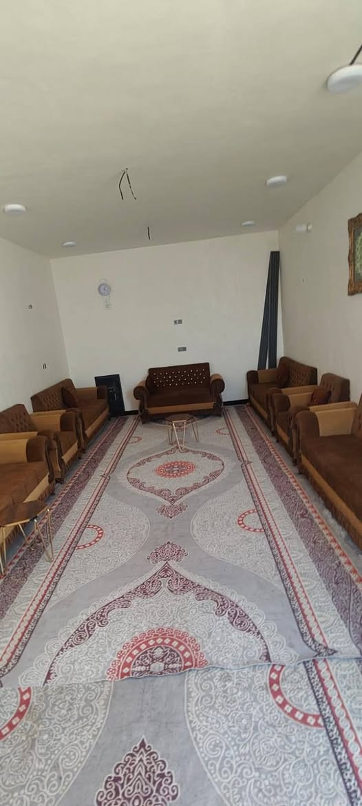 يالله بيت للبيع طابو زراعي سند25المساحه 200م ((( يرهم مراوس حسب الاتفاق عايز ارضيه  وسكف البتونه ))) بناء حديث 2025يتكون غرفتين صاله مطبخ ستقبال صحيات داخليه خارجية مناور بناء طابوق سقف مسلح خدمات كامله الموقع ممتاز كربلاء طويريج حي المستقبل مجمع طيبه قرب مدرسة الخوالد استفسار اكثر مراجعة مكتب الجمعيه للعقار مراسله واتصل  
*********** 
***********
