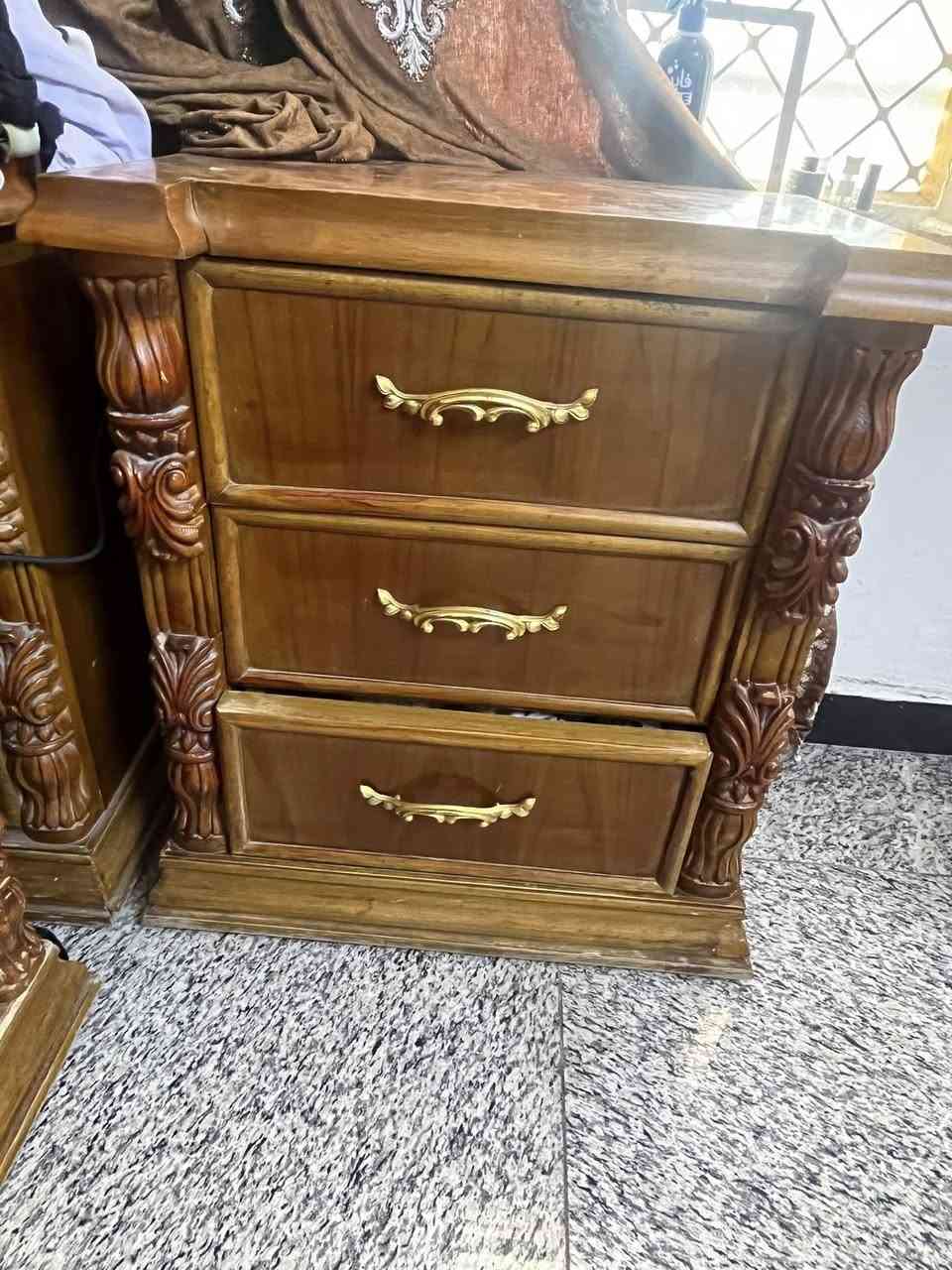 غرفة اخشاب مصري اخذتها ب ٥ ملاين تفصال عارضيها بمليونين غرفه ضخمه جداً الرقم ***********
