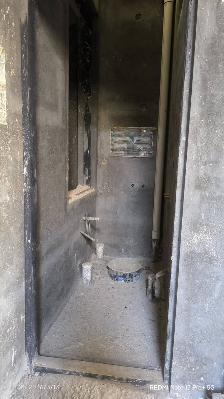 الدار للبيع مساحه 200متر بناء طابوك والسقف كونكريت الصطح شتايكر مؤسس بل كامل ماء وكهرباء ومجاري  العنوان الناصريه الصحفيين قرب سجن الإصلاح السعر الكلي 150مليون مطلوب للاسكان 50مليون تقطع من المبلغ  يصبح المبلغ المتقي الى البائع 100مليون فقط للاتصال ***********
