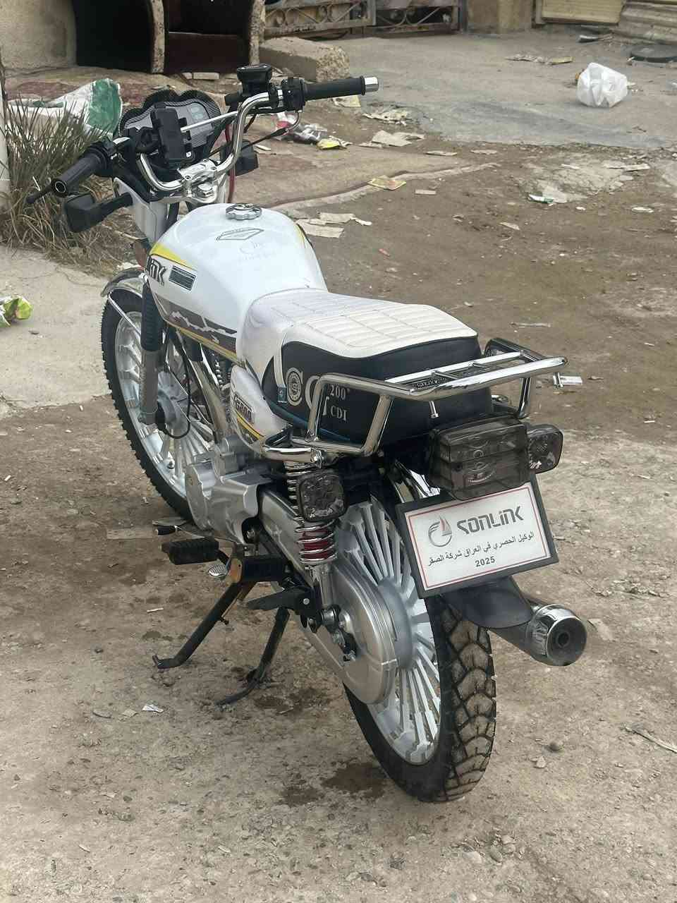 السلام عليكم للبيع سلونك موديل 2025 محرك 200s صالهة شهرين من طالعة من المعرض بيهة بصمتين السعر 800 وبيهة مجال بسيط المكان بغداد الغزالية ***********
