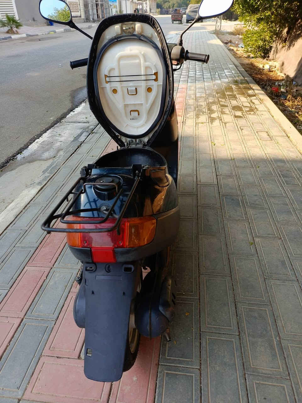 سلام عليكم 
دراجه بطه للبيع مديل 97
لون مميز زيتوني كفراته اصليه 
اي نقص مابيه شغاله 
سلف وهندر بس يرادله باتري 
مكاني كربلاء الانتفاضه الثانيه 
السعر 600وبيه مجال حك الجيه 
وهاذه رقمي ***********
الميعجبه السعر خلي يعبر المنشور
