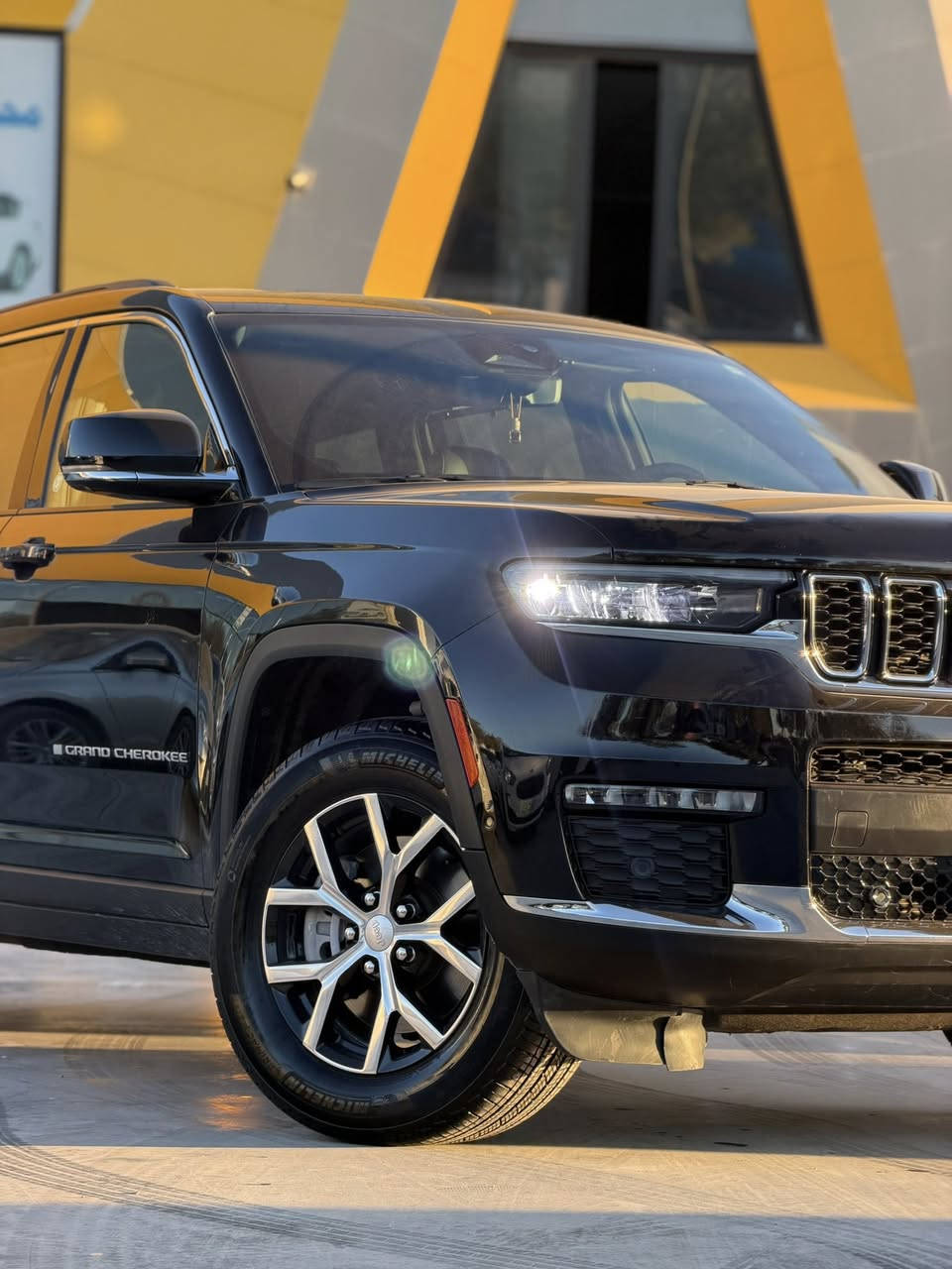 مرقم و جاهز و بدون صبغ
.
Jeep grand Cherokee 2024
.

.سبعة راكب ( لارج )
.
سیارە ماشیە ٣٠ الف مایل
.
مواصفات لمتد بلس 
.
سیارە حادث بس دعامیە و ارباگات سستم 
حتى دعامية بلادية ، رقم شاصي:
1C4RJKBGXR8517234
مواصفات:

•  دفع رباعي 4x4 
کشنات هیتر و تبرید
کشنات جلد
کشنات تدفیە و تبرید
کیر ماوس
جامات خلفیە بردە بلادی
تبرید لمس . 
•  تحذير النقطة عمياء ⚠ .
•  ويل قياس 20 انج .
•  شاشه كبيرة . 
•  نظام الخرائط (GPS) .
•  ستيرن كهربائي . 
•  المصابيح الأمامية زنون .
•  كشافات الضباب زنون .     
•  تشغيل عن بعد .
•  صندوق كهربائي ..
•  حفظ وضعيات الجلوس (ميموري) . 
•  المقاعد الأمامية كهربائية .
•  المقاعد الأمامية تبريد وتدفئة .
•  المقاعد الخلفية تدفئة .. 
•  حساسات أمامية . 
•  حساسات خلفية . 
•  كاميرا خلفية .
•  تدفئة ستيرن . . 
•  مانع تصادم خلفي .
•  بلوتوث تلفون . 
•  محدد سرعة .
شاحن موبایل وایرلیس
دخول ذکی.
شاشە مقعد السکن
•  نظام التشغيل والاطفاء الاوتوماتيكي ( Auto Start System. )
.
سيارة مو مال معرض مال بيت ،
سعر السيارة بس ٣٣٥ ورقة 
.
مكان سيارة كلار
.
***********
