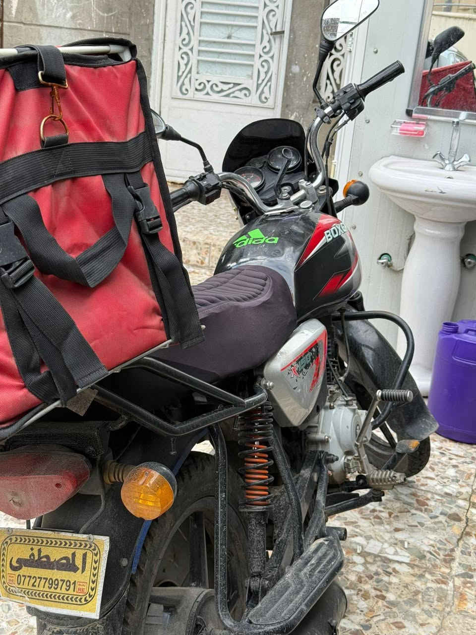 للبيع دراجه بوكسر
اوراق كامله
الدراجه خير من الله 
السعر 950 مجالهه كلش قليل
المكان البنوك 
***********
