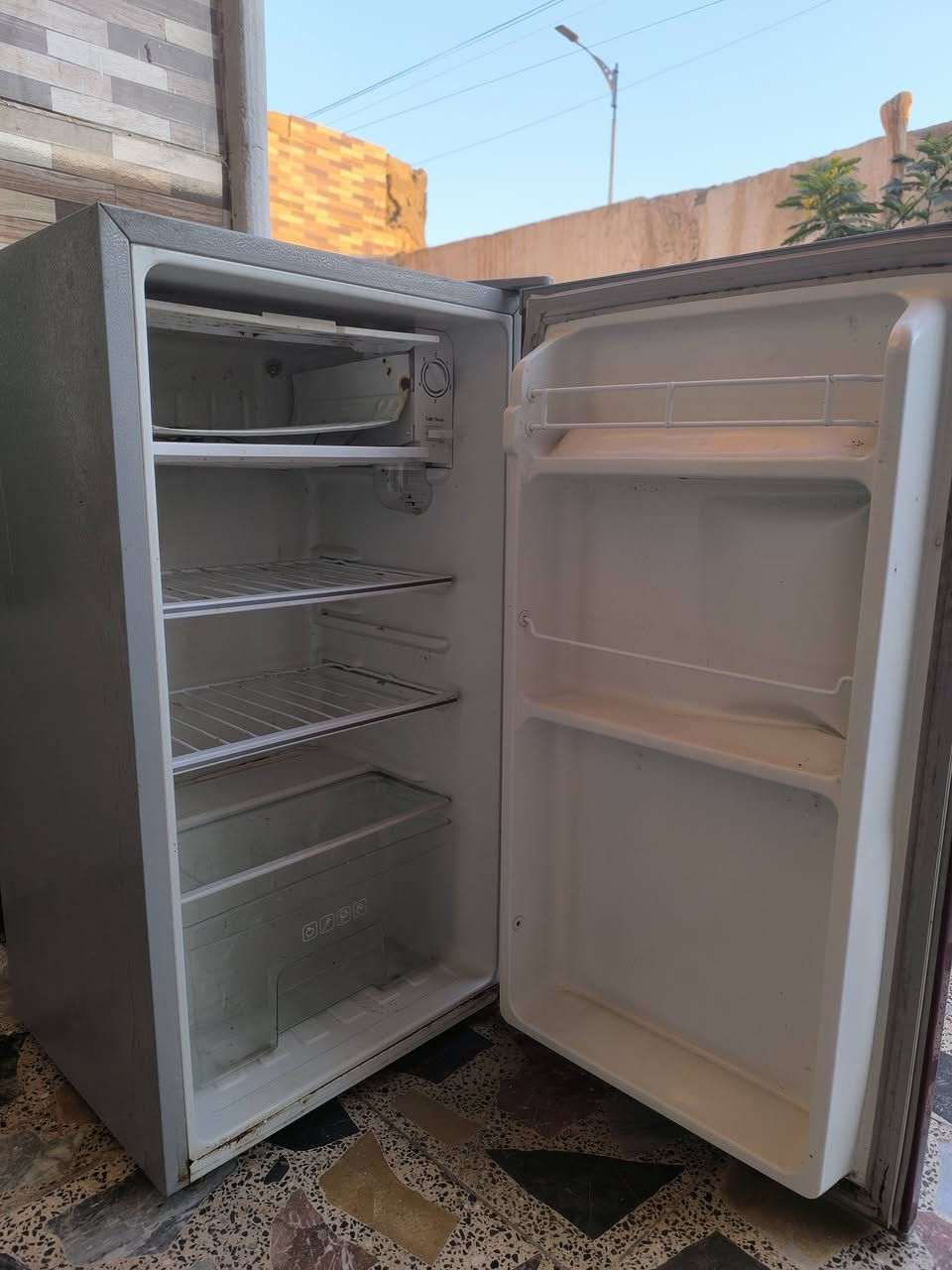 ثلاچة 5 قدم للبيع 
فريز ثلچ نضيفه 
سعرها 100 وبيها مجال بسيط 
مكاني كوت زين القوس 
***********
***********
