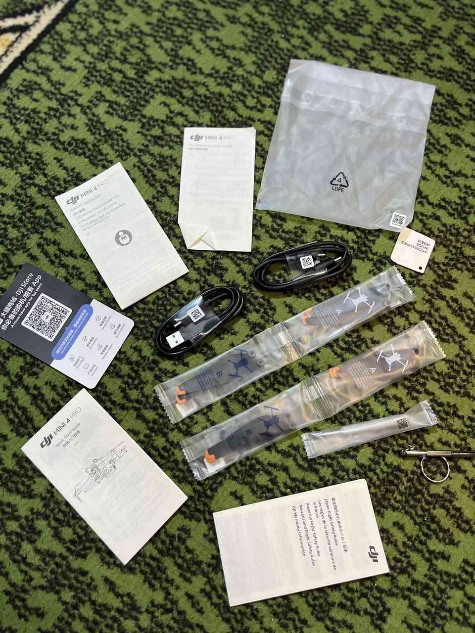 كيس ملحقات درون مني 4 برو كومبو بلس شواحن وسيتين ريش اصلي الي يحتاجهن يراسلني


**إذا كنت صاحب هذا الإعلان وتريد حذفه لأي سبب، رجاءا أرسل رسالة إلى الدعم الفني**