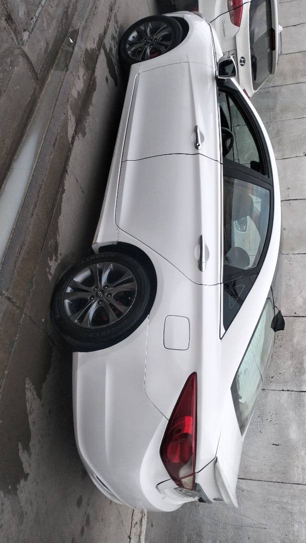 سۆناتا 
مودیل 2011
حیزام بویاخ سقف شوشە 
خلیجیە مکینە 24مرخوب
جەمپیکی خفیفی پێشی هەیە گیرومکینە بەشەرت سحری 87مجال
شوین هەولێر 
ژمارە موبایل *********** أربيل, العراق
