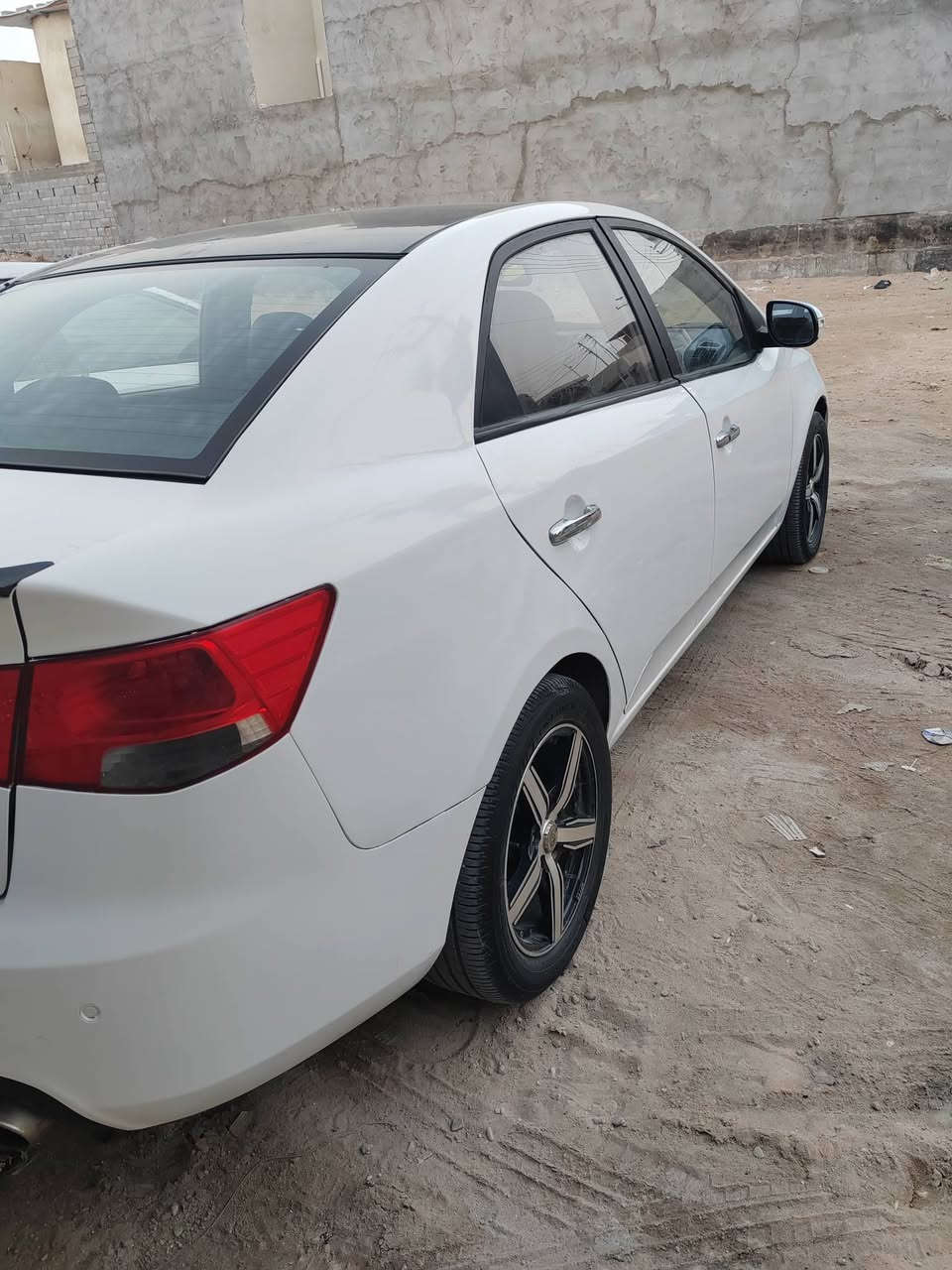 السلام عليكم سيراتو كارتون دخول جديد مكينه كير حداديه تخم تاير مكينه كير ويلات كله جديد رقم وسنويه شمالي حساسات خلفيه كامره شاشه نقص ما بيها موديل 2013 دخول جديد خليجي السياره مكينه دوش البيع او امراوس ماكو مشكلة العنوان البصره استفسار ***********
