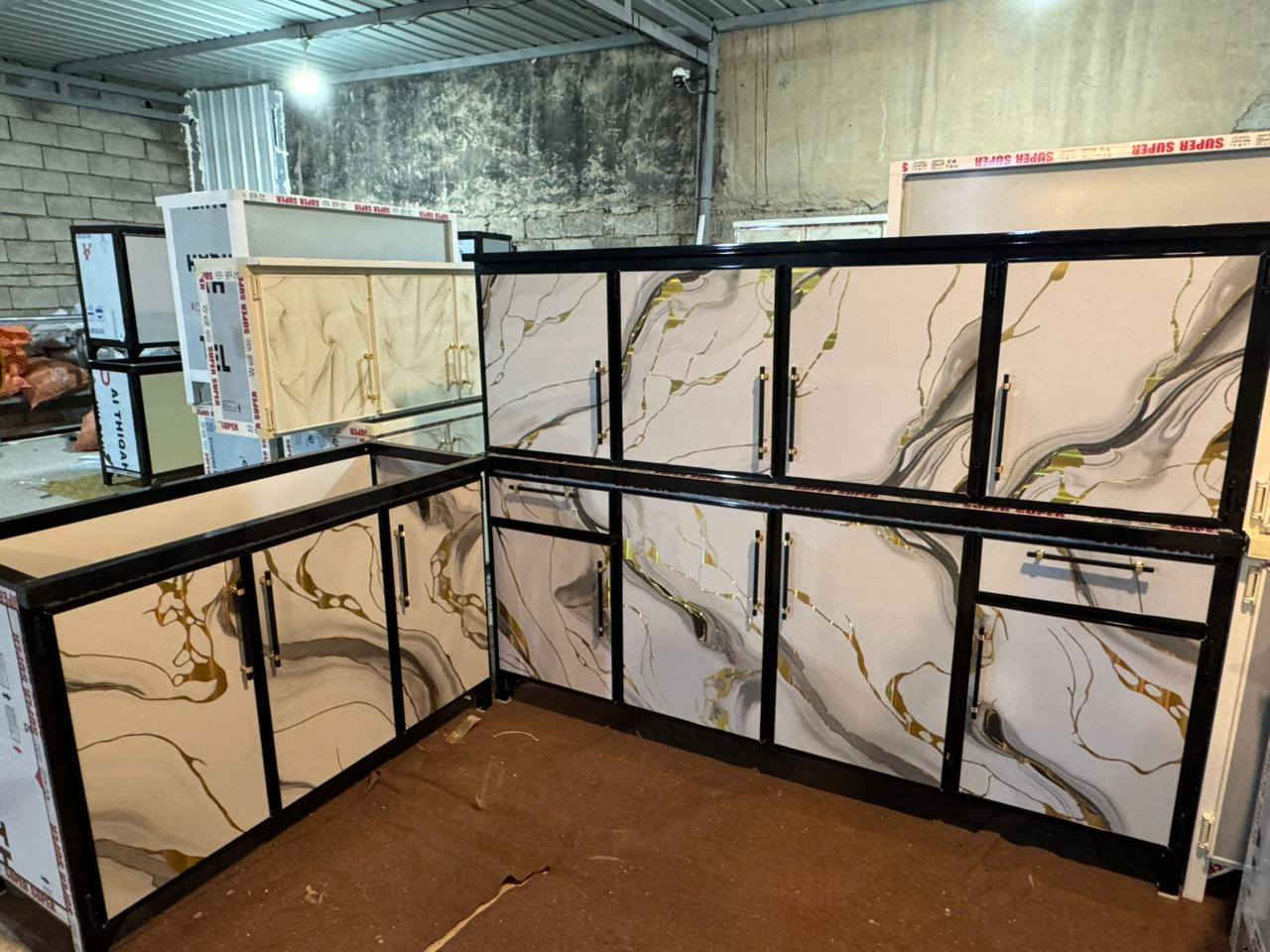 معمل الرحمة الالمنيوم يوجد لدينا كاونترات بيع كل انواع توصيل جمله داخل كركوك جمله مفرد ***********
