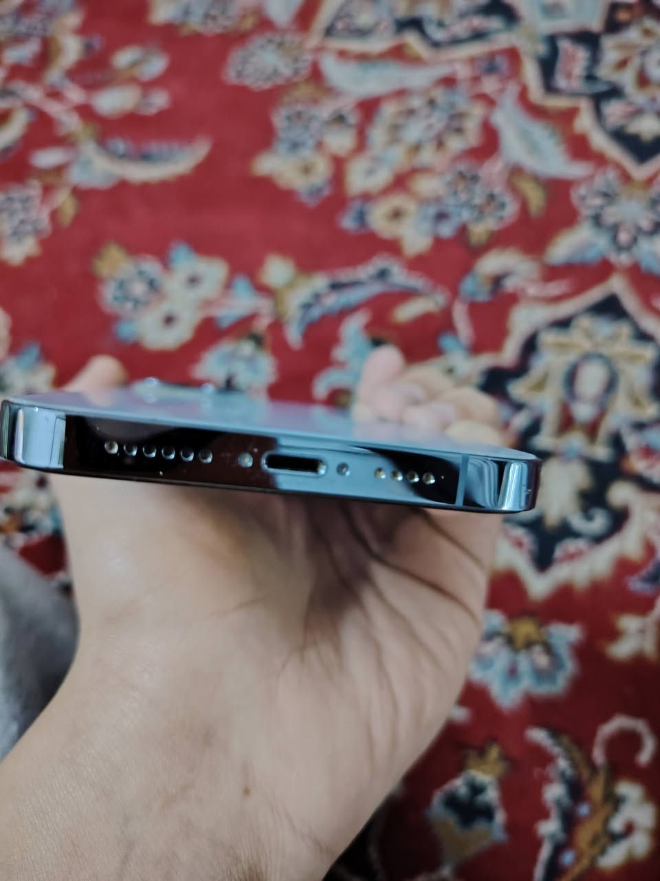 13بروماكس ذاكره ٢٥٦ جهاز شرق أوسط مبدل بطاريه أصليه ما يصرف شحن ظهر مكسوراه وياه بس كارتونه جهاز نظيف تجي تاخذه من باب بيت. مكاني زعفرانيه رقم ***********
