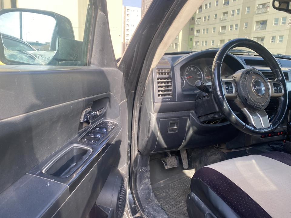 السلام عليكم جيب ليبرتي 2012
محرك6 سلندر 3700 مصبوغة عام والسونار مرفق بالصور

رقم بغداد شرط التحويل ثاني يوم

2ويل

كاملة بس صدرها يرادله ادامة

السعر 82 وبيها مجال بسيط حگ الجية

واتساب ***********
