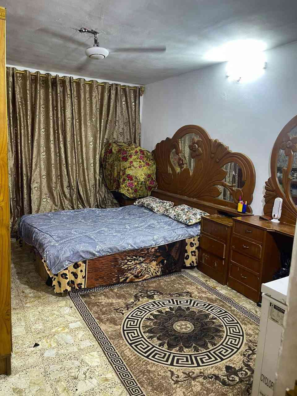 الدار للبيع /
العنوان الشعب شارع الصحة ورة منظمة بدر 
المساحة 75 متر 
السعر خاص للتواصل مع الرقم ***********
