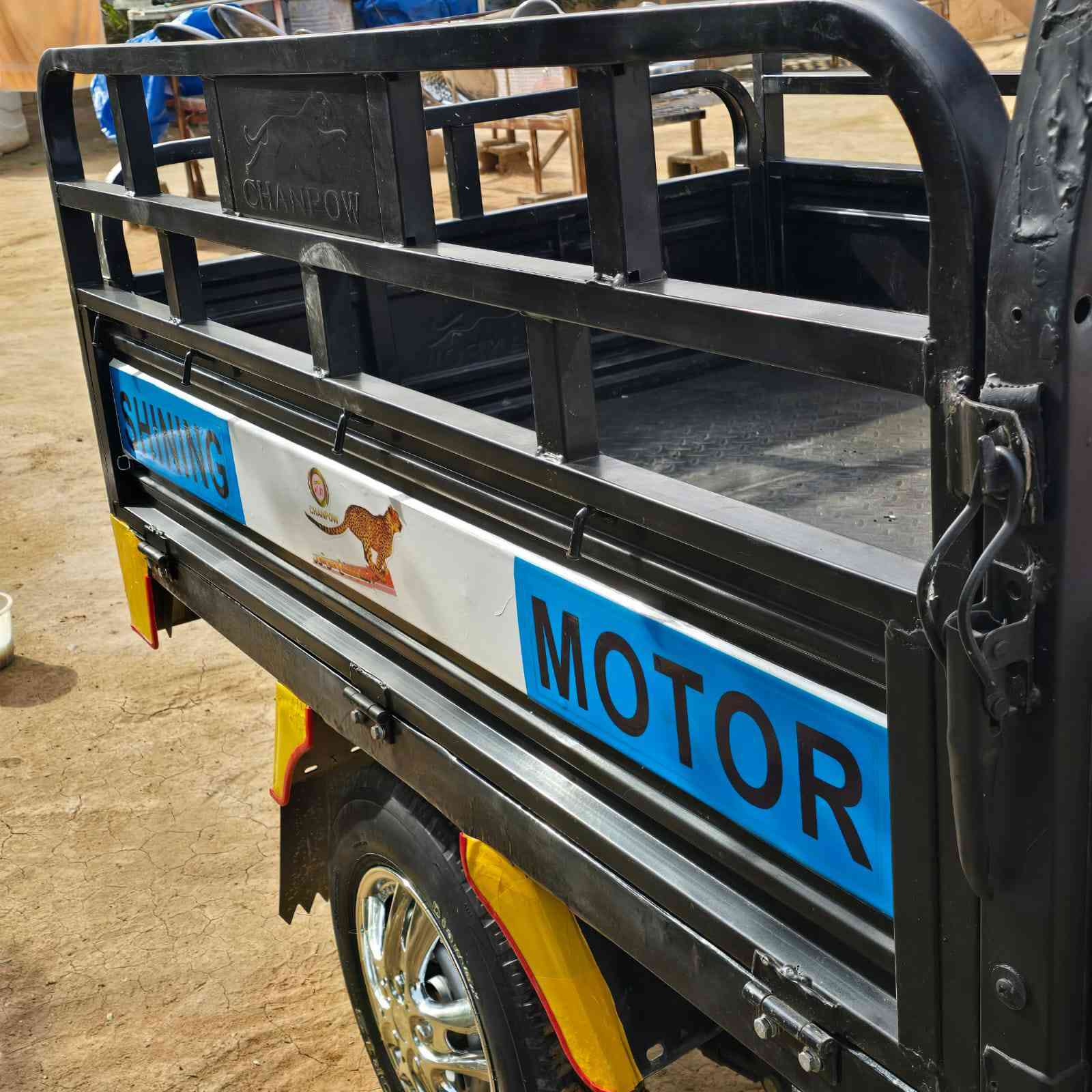 السلام عليكم ورحمه الله وبركاته ستوته جمره البيع موديل 23سعر 1650بيه مجال حك جيه  مكاني طارميه شارع شهداء رقم ***********اثير.   كوارك ***********
