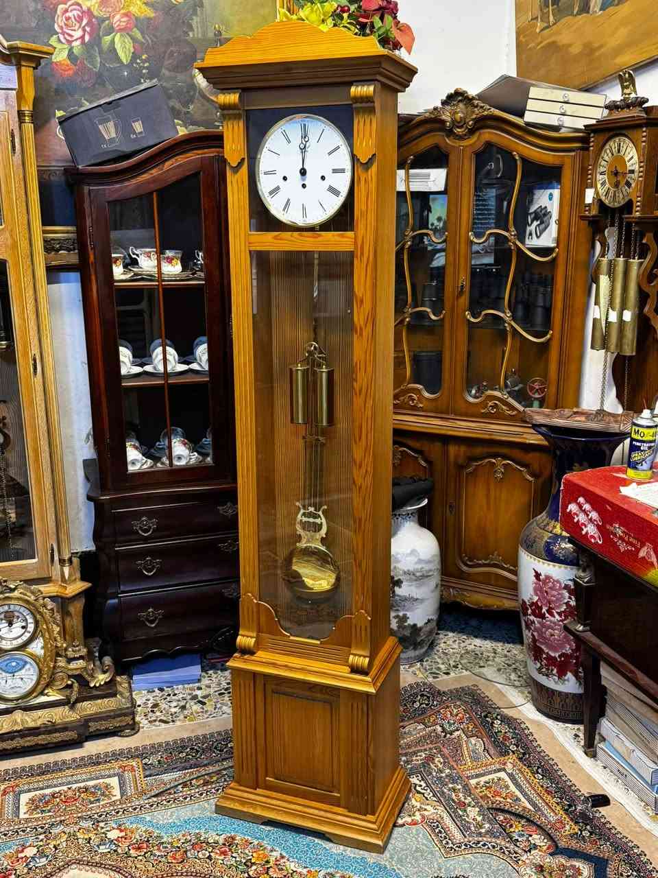 . ساعة بندولية أرضية (Grandfather clock) من ماركة هيرمل (Hermle) الألمانية، وتحديداً موديل "تشارلوت" دقاقه كل ربع ساعه تعلن الوقت مصنوعه من خشب الكرز.تتميز بهيكل خشبي صلب مع أجزاء زجاجية مشطوفة لإظهار البندول والأوزان النحاسية.يعمل هذا الموديل بنظام الأوزان الداخليه و (تكوِيك) كل 8 أيام.مكاني بغداد يوجد توصيل


**إذا كنت صاحب هذا الإعلان وتريد حذفه لأي سبب، رجاءا أرسل رسالة إلى الدعم الفني**