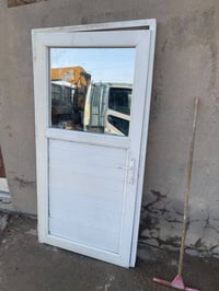 باب صحيات • باب حمام • باب للبيع • باب نضيف • ابواب • باب