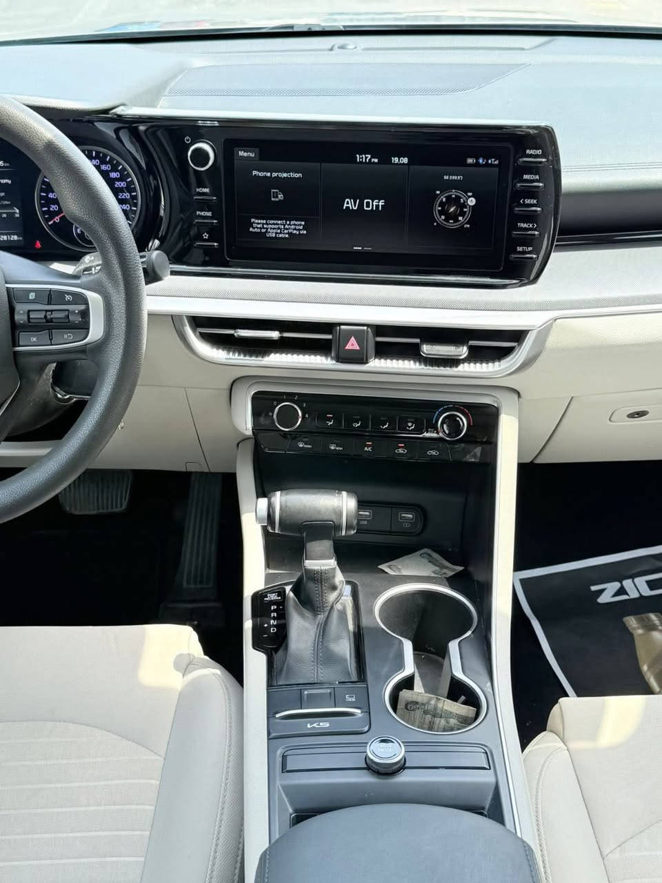 السلام عليكم  للبيع فقط ١٨٥ $   مكان السيارة كربلاء 
 ***********
كي فايف خليجيه ٢٠٢٣ محرك ٢٥٠٠  ماشيه ٤٣  شاشه كبيرة تحكم ستيرن  مودات قيادة وباقي المواصفات المعروفه 
بيها صبغ باب وجاملغ خلف الصدر فقط صبغ بدون قطرة معجون اثر شخوط والسونار موجود بالمنشور
