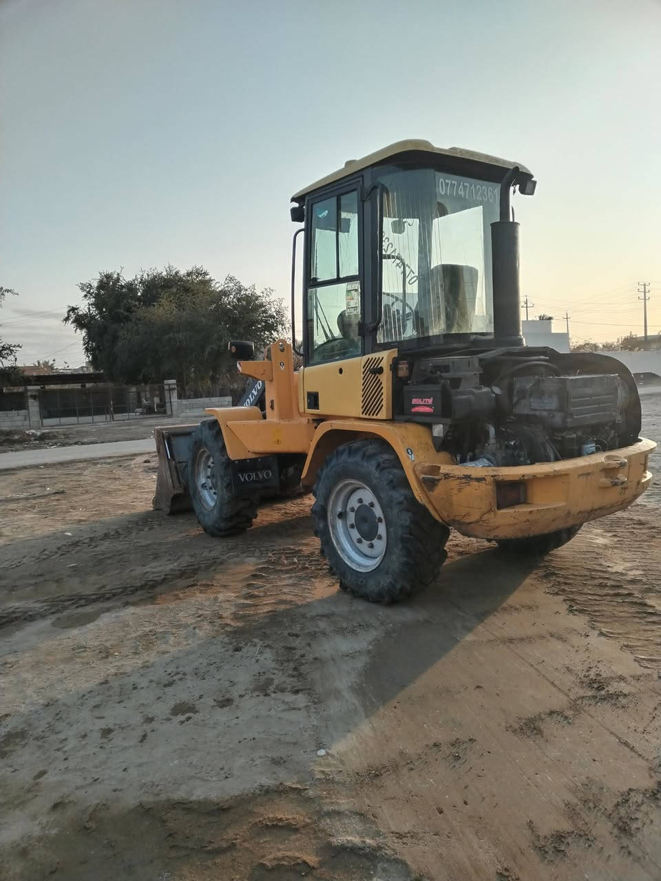 السلام عليكم شفل volvo للبيع موديل 2001 بسمي رقم سليمانيه سنويه جديده  جاهز للعمل الموقع ديالى بعقوبه للاستفسار ***********او ***********
