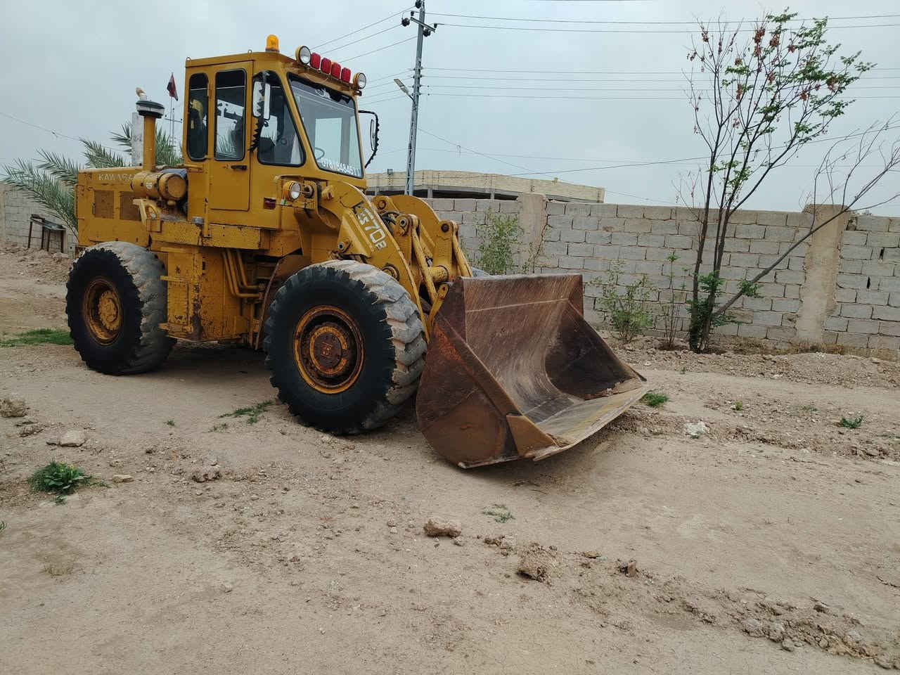 شفل البيع موديل 83 رقم نكليزي الانبار وضع شركه السعر280  بي مجال المكان فلوجه ***********.  ***********
