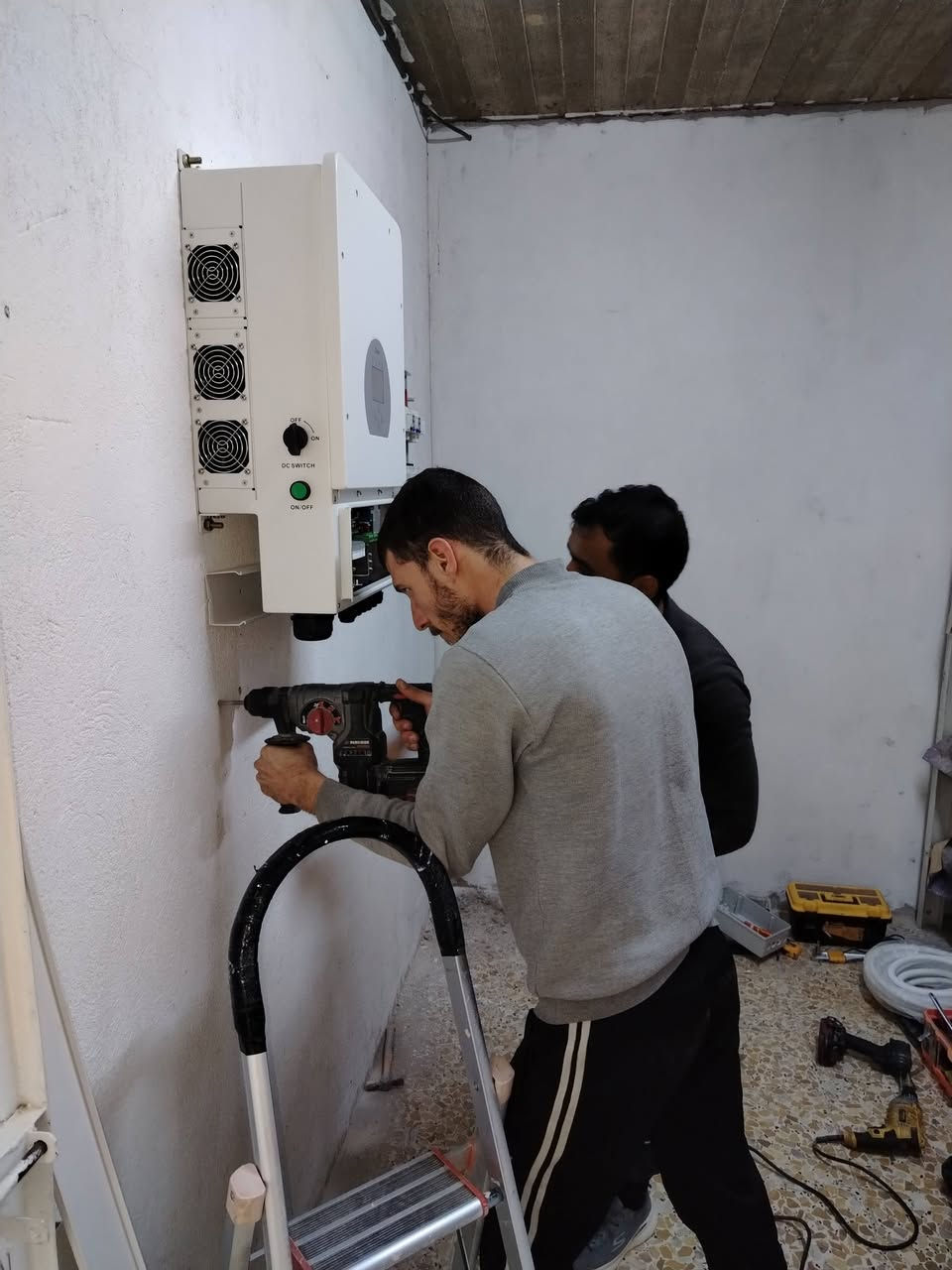 مستمرين بتنصيب منظومات الجودة العالية
منظومة 30 امبير ليلي نهاري 
انفيرتر 12كيلو ديا
بطارية eve 16k العملاقة
مع كافة الملحقات
للعم مخلص من اهالي بروانة
كفائة وضمان حقيقي
لطلب والاستفسار التواصل مع الصفحة
او على الرقم
***********
