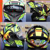 خوذة • سترة حماية • قفازات