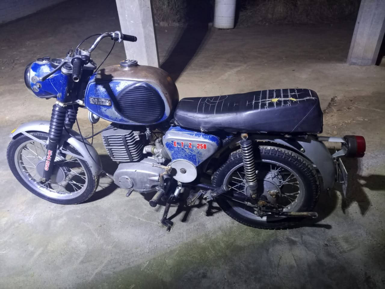 السلام عليكم
ماطور للبيع81 مكينه سايس 2 جاهز من كلشي بدون 
السعر 900 وبي مجال 
المكان طوريج 
الرقم ***********
