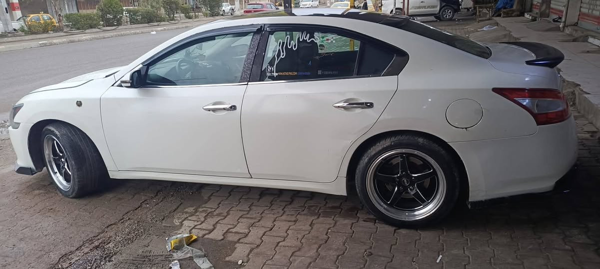 مكسيما ٢٠١٠ 
ليمتد فول مواسفات رقم اربيل 
كشن جلد كهربائي + خزن 
كشن تبريد و تدفئة
٦ بستم
٣ قطع ونص بخ تعديل بسيط بيها سونر موجود 
برده كهربائي 
سلايت
ستيرن تدفئة 
٣ كير
تبريد مركزي
بصمة
لايت زنون 
ويل ويلد ١٨ توسايز
فول م مواصفات 
ما بيها اي عيب سياره كير ومحرك شرط
غرامات ٣ ورقات تنزل من سعرها 
مكاني كركوك سعر ٨٥ ورقه وبيها مجال 
***********
واذا اكو مراوس كركوك, العراق
