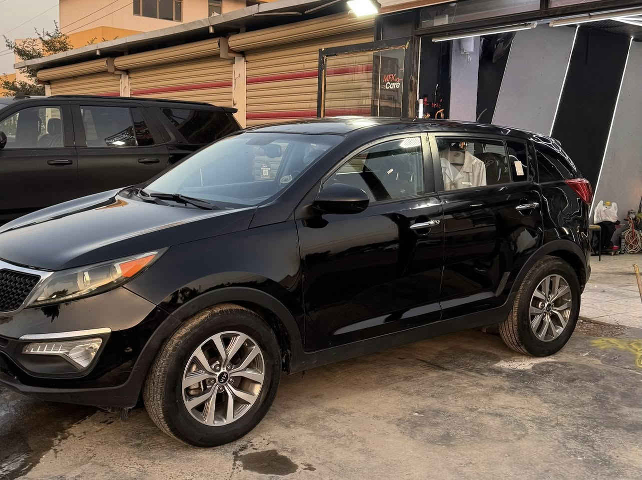 سلام عليكم من رخصة الادمن
للبيع كيا سبورتج موديل 2015 باسمي سيارة جاهزة من كل نقص، محرك 2000 وكير وحدادية ممتاز، بيها ثلاث قطع صبغ فقط بدون دواخل وموجود سونار . السيارة جدًا نظيفة، تبريد ثلج، شاشة، كاميرات خلفية، داخلية بحالة ممتازة تايرات جديدة كشر نضيف جداً واضحة السيارة بالصور وبالحقيقة احلى . رقم إنجليزي جديد 27، مكاني في بغداد وباسمي تحويل ثاني يوم على مرور بغداد. السعر 136 وبي مجال للشراي .  الرقم *********** للتواصل موجود واتساب ايضا
