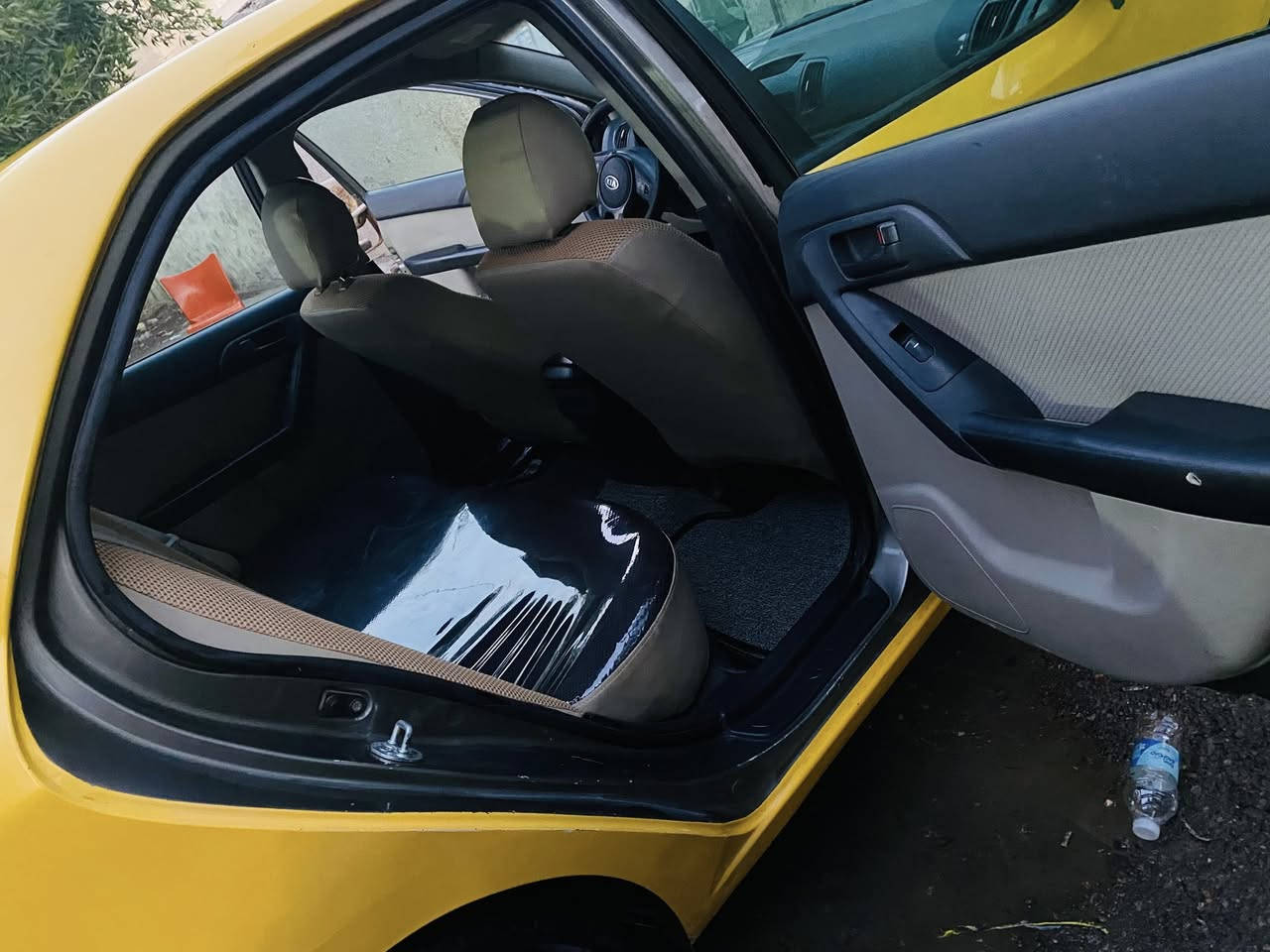 السلام عليكم كيا فورتي للبيع 2012 وارد أمريكي
ضررها بس البنيد مصلح نفسه ليبل واحد 
السياره جاهزه من كل النواحي السعر 98$
للاستفسار ***********
