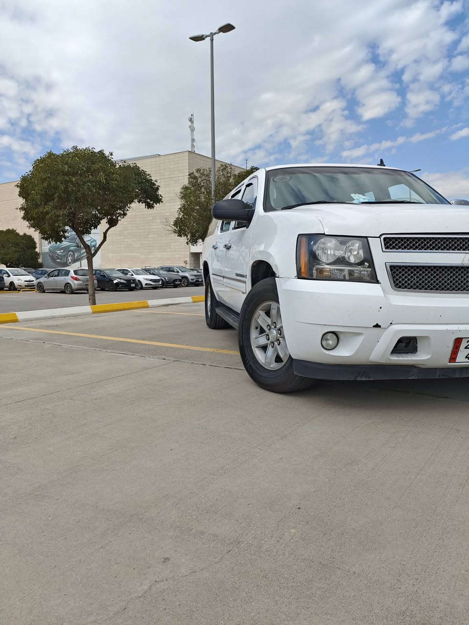 السلام عليكم شوفر 2009للبيع رقم دهوك الجديد تخم تاير خطها بيها 3قطع صبغ بدون داخل  بغداد اربيل جاهزه للشغل السعر 130 وبيها مجال ***********
