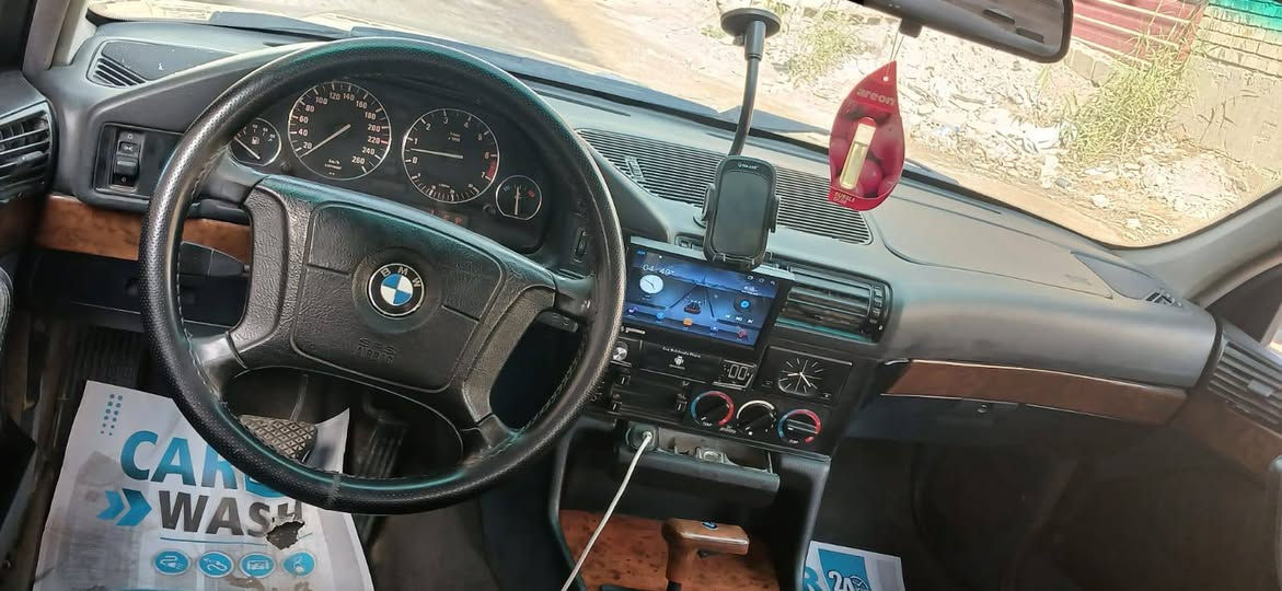 يالله السلام عليكم BMW525 اصل بلادي وارد ياباني مسكر فانوس موديل 94 رقم سليمانية تحويل ثاني يوم السيارة بجم عريض محرك كير بلادي لا تنقيص ولا تبخير تبريد ثلج سيارة جديدة مملزكة ابد دواخلها جدا نضيفة كشنات جلد وكهرباء دبل ايرباك جام اوتو بردة خلفية شاشة مري كهرباء لايتات زنون عالي ناصي ويلكب خلية ونضام البريك ABSسيارة كلها شغالة صبغ جمالية فقط بدون اي معجون وسيارة غرفتها بلادية مملعوب بيها ابد 
مكاني بغداد دورة (السعر68 وبيها مجال)
***********

