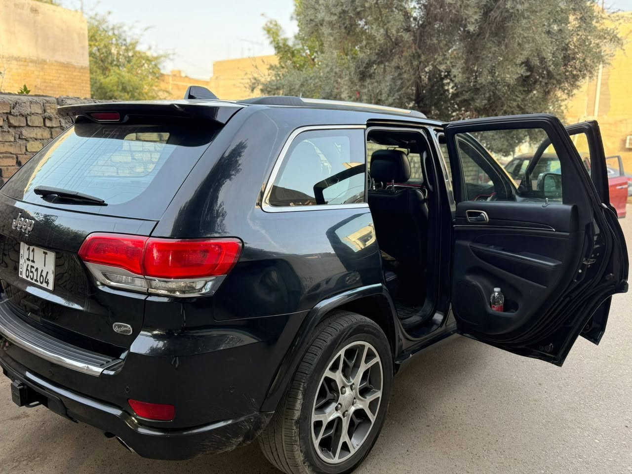 جيب اوفر لاند فول مواصفات جكات موديل ٢٠١٧ اللون اسود رقم بغداد سعه المحرك 8 سلندر 5700 هيمي الحادث جاملغ وبنيد بيع او مراوس ***********
