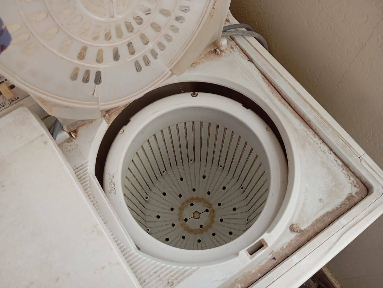 السلام عليكم
غسالة هيتاشي الاصلي
كلهة بلادي مبدل فقط كير بوكس
شغالة مابيهة كل عيب

***********
