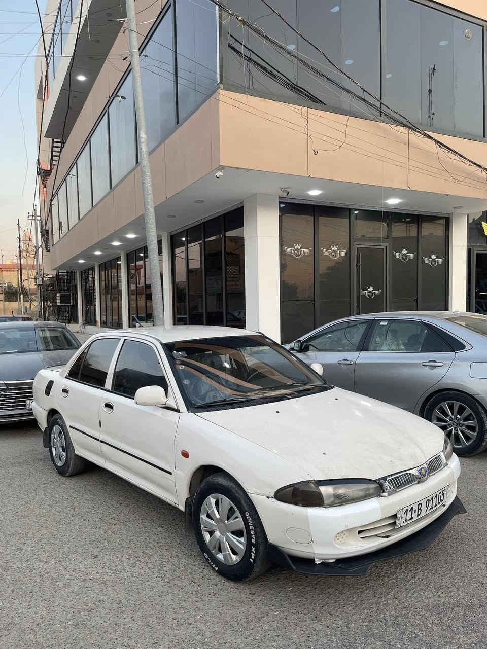 براتون2002
مكينه 1500 
تبريد تدفئه كلها شغال 
داخلها بحالت الشركه 
كهربايات من الدعاميه للداعميه شغاله
حادثا الجاملغ الخلفي وبل جاملغ الثاني صبغ ومبدل بنيد تجاري 3قطع بيها ولبقيه بلادي 
رقم بغداد انكليزي مشروع وطني بسمي السياره 
السعر43 وبيها مجال
***********
