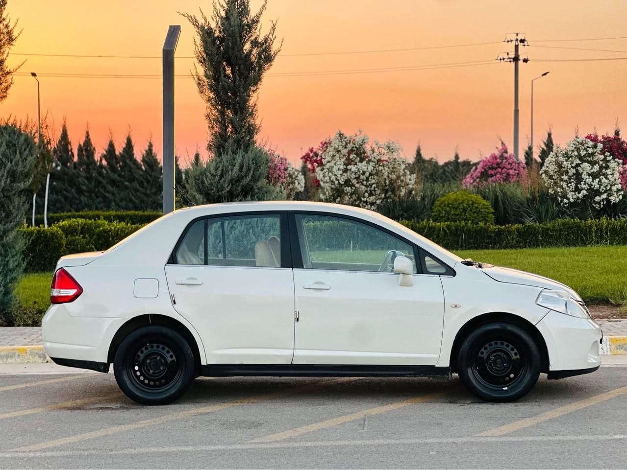 nissan tida 2009 

نیسان تیدا مۆدێل ٢٠٠٩ 
سەیارەکە یابانی 
ناو زەردە 
جام کارەبا  
ئاوێنە کارەبا 
شاشە و کامێرای بۆ دانراوە 
سەیارەکە زۆر بێ مەسرەفە 
تەنها ٢١٧ هەزار ڕۆشتوە 
سەیارەکە رەقەم و سەنەوی تازەیە 
یەک چەمەلەغی بۆیاخە بێ ناوگرتن 
هەموو گیانی بە شەرتە سەیارەکە 

سعر : 90$ 

📞 *********** السليمانية, العراق
