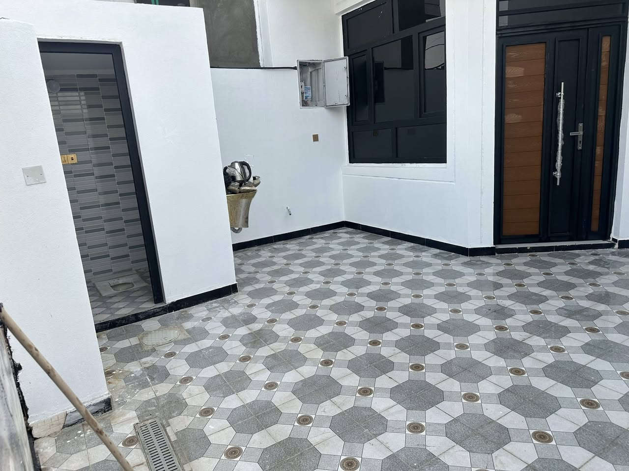 السلام عليكم 
بيت للبيع 125 م  الراشديه خلف شارع 20 شارع الحسينية 

البيت بناء حديث قبل يومين كملته جاهز من كلشي  للاستفسار اكثر  

***********
