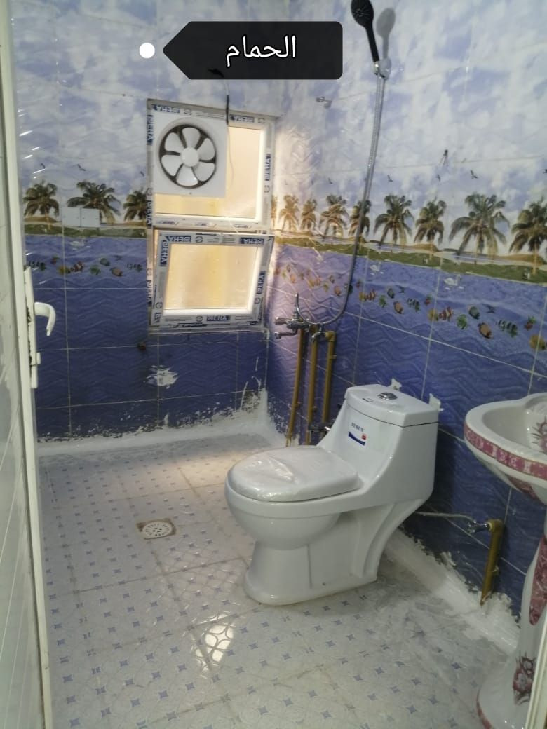 يوجد لدينا شقه طابق ثاني في الغزاليه قرب شارع المدارس تحتوي على غرفتين كبار هول ومطبخ وحمام متواليت للاستفسار الاتصال بالرقم *********** عبر الوات ساب
