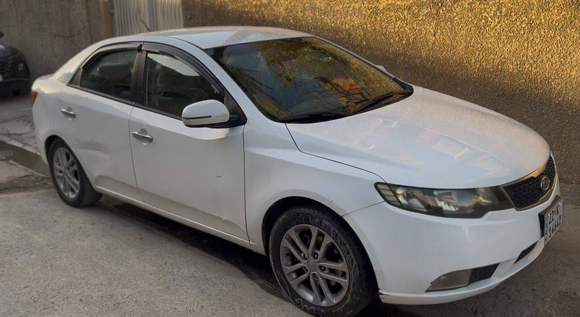 السلام عليكم سيراتو 2011 خليجي
مواصفات معروفة 
كير محرك مكفولة 
تبريد تدفئة شغالة جيد جداً 
رقم دولي جديد 
سنويه مجدده الئ 2030
السياره باسمي تحويل ثاني يوم 
بيها طخات فقط والسونار منشور 
السعر 93$ 
***********
