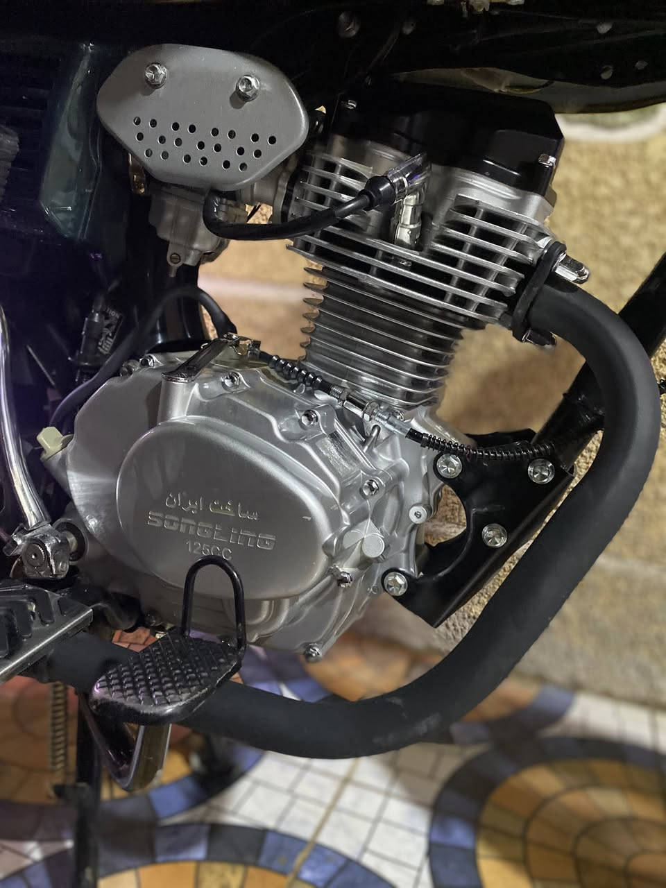 سلام عليكم تايكر للبيع موديل 26 كفاله عامه زيرو الدراجه طالعه عل شارع 2/10 يعني صارله 10 ايام سويجات 2 كامله من اي نقص شراي اتصل وادلل مكاني بعقوبه بهرز ***********
