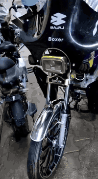 السلام عليكم ايراني سونيك2024
مثل ما موضح بالصور الدراجه  بلاديه وبيها دروعه وخير من الله سلف هندر وكهربائيات كلهن شغاله وأوراقها موجوده بيها ورقه كارتونيه بيها كل مواصفات الدراجه سعرها 850 وبيها مجال بسيط حك الجيه مكاني بغداد كاضميه وهذا رقمي 
(***********)
