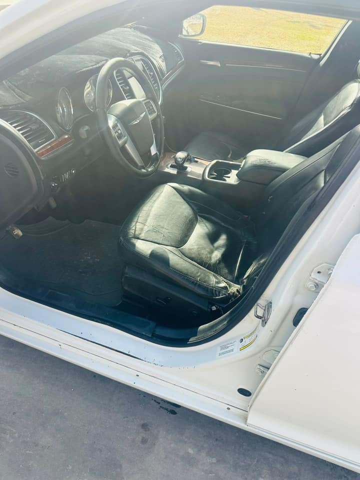 السلام عليكم ورحمة الله وبركاته
للبيع اوباما موديل 2013 رقم واسط انكليزي تحويل مباشر 
حادث جاملغ امامي مبدل ابلادي البنيد كلير فقط
وبيها بالدواير مال الجاملغات الخلفية اعتبر الجاملغات كلهن محرك وكير وحدادية وتبريد خير من الله 
السعر المطلوب 135
مكان السيارة بابل
***********
