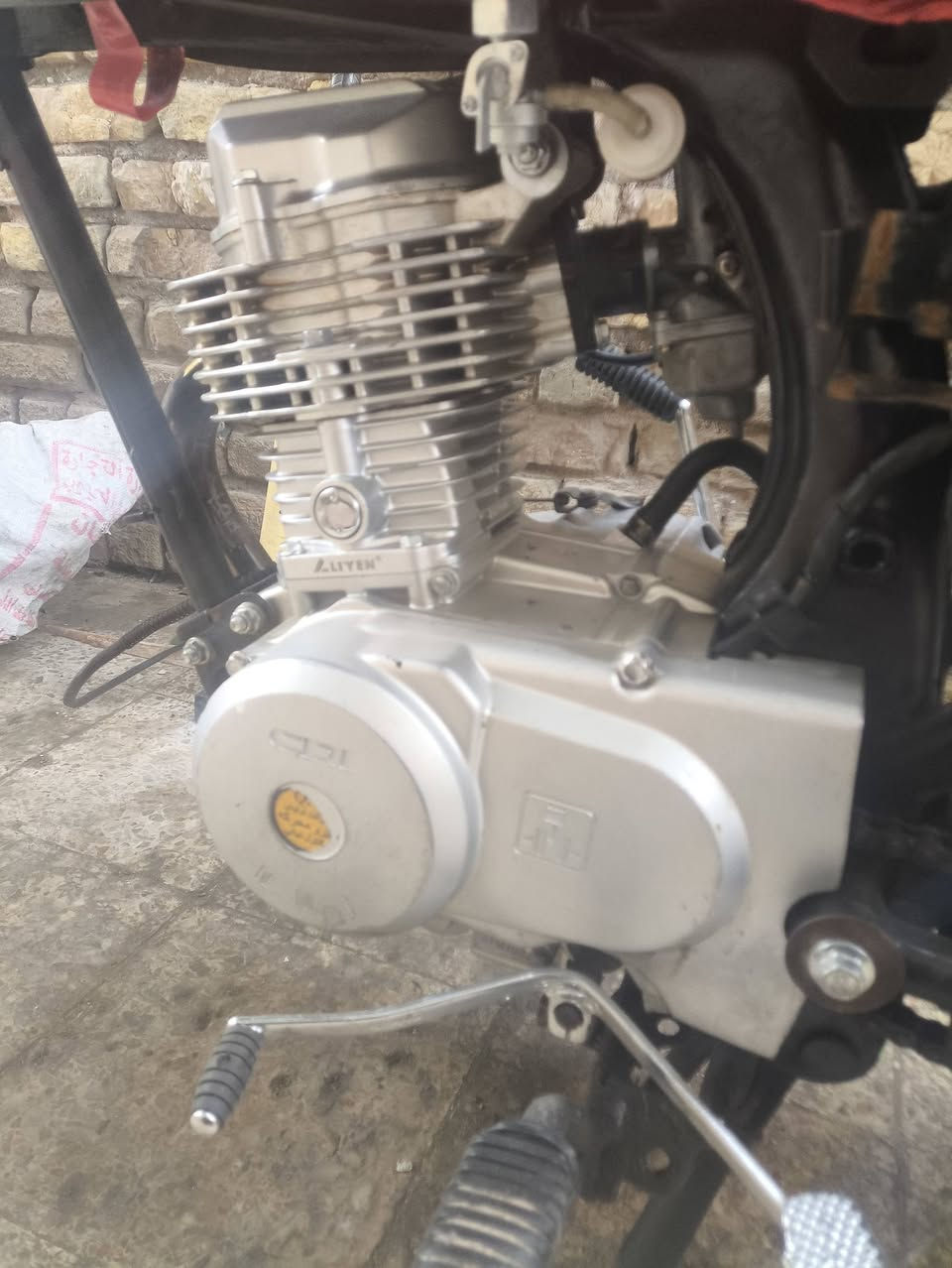 دراجه للبيع بدون وراق مبدل. بيه بس بوشه دراجه جديده ٥٥٠ وبيه مجال حك جيه ***********
