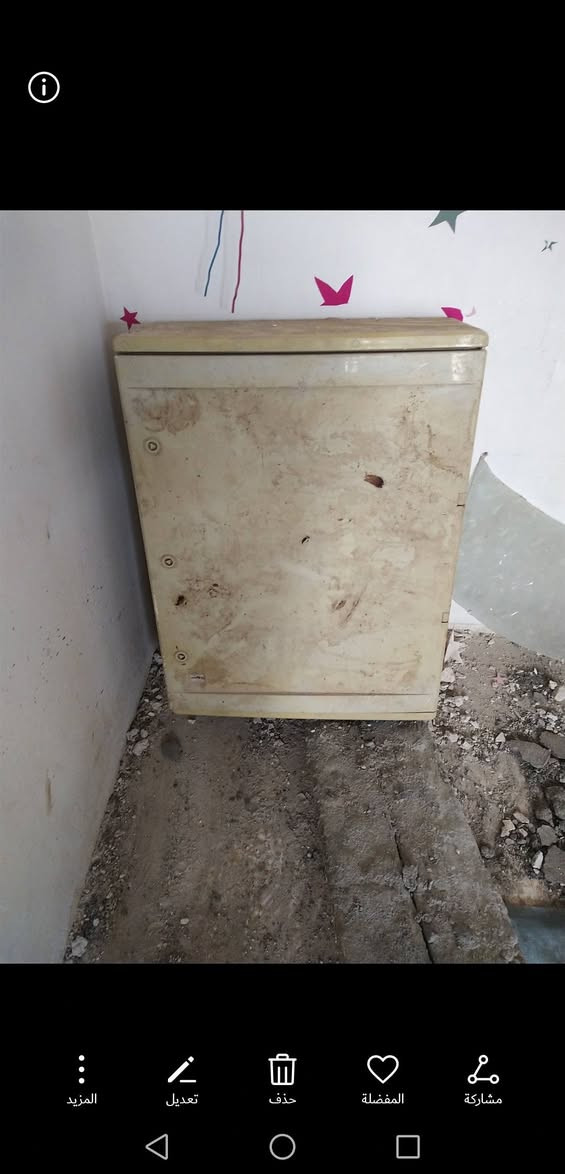 كيبلات احد ٢ في ١٠ ٩ متر والثاني اربع خطوط اب ٢ ونص ٥٠ كلهن والبوردات واحد ٥٢ واذا كله ٦٠ اتصال ***********
